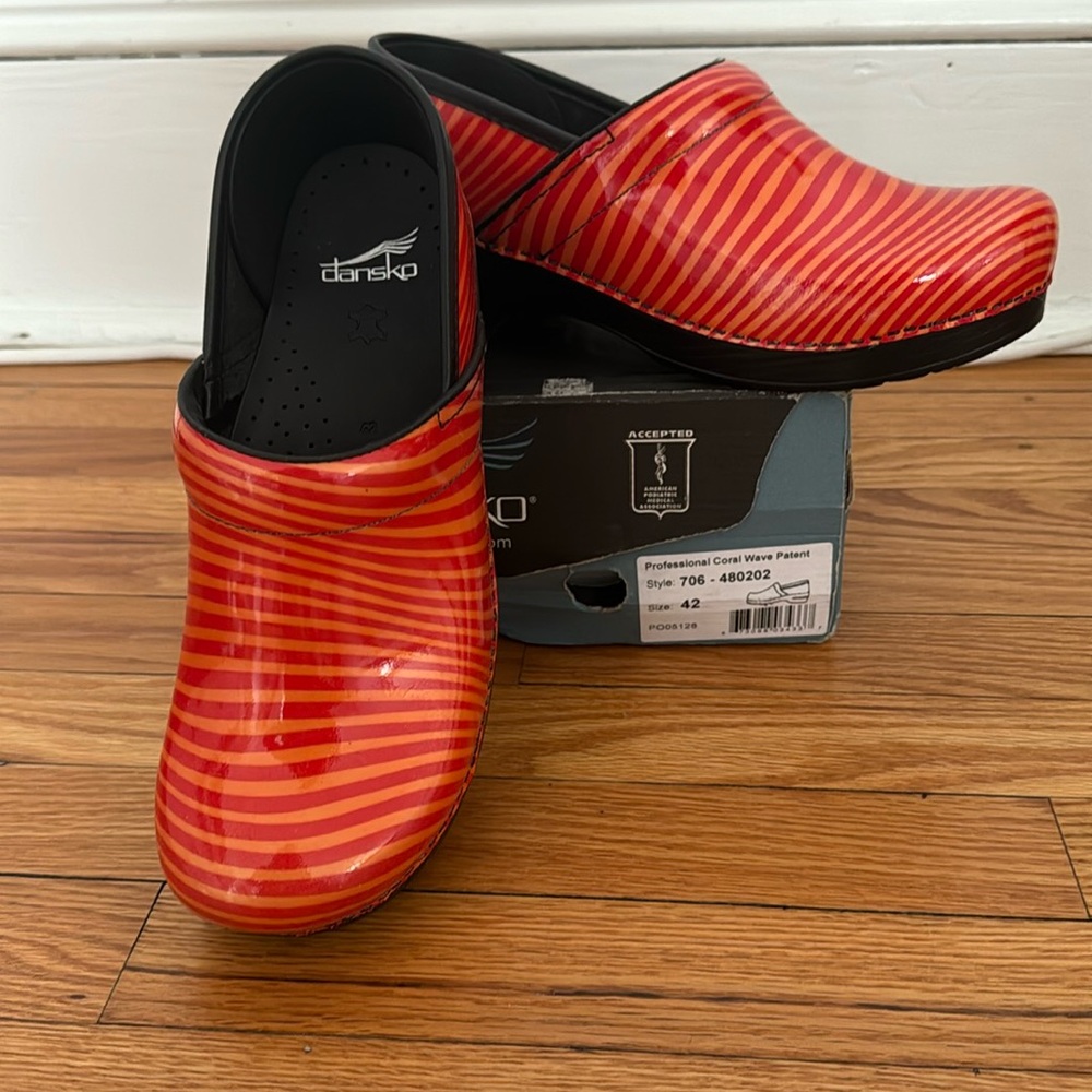 Size EU 42 Dansko orange and red pattern